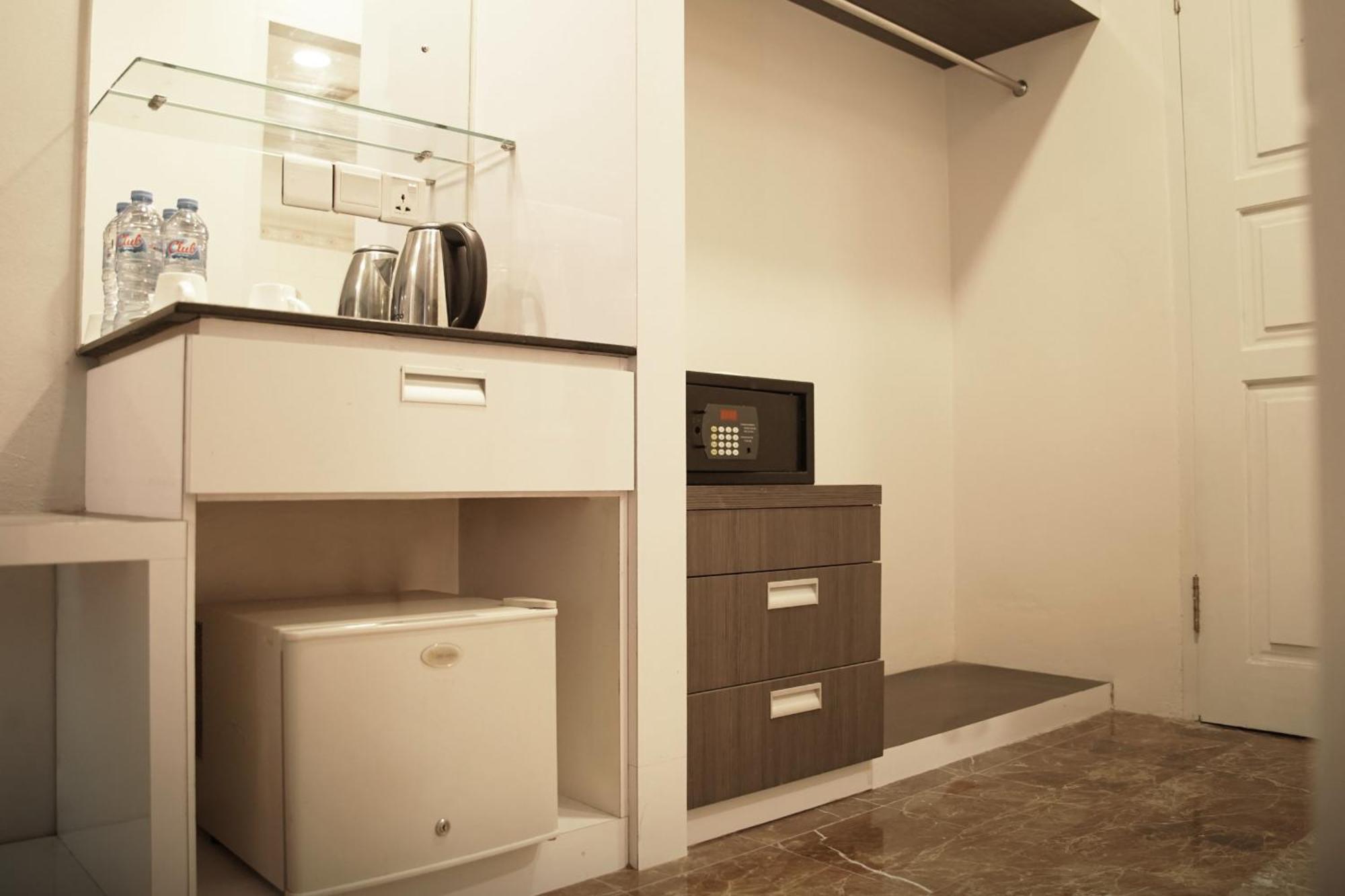 Dreamtel Jakarta Exterior foto